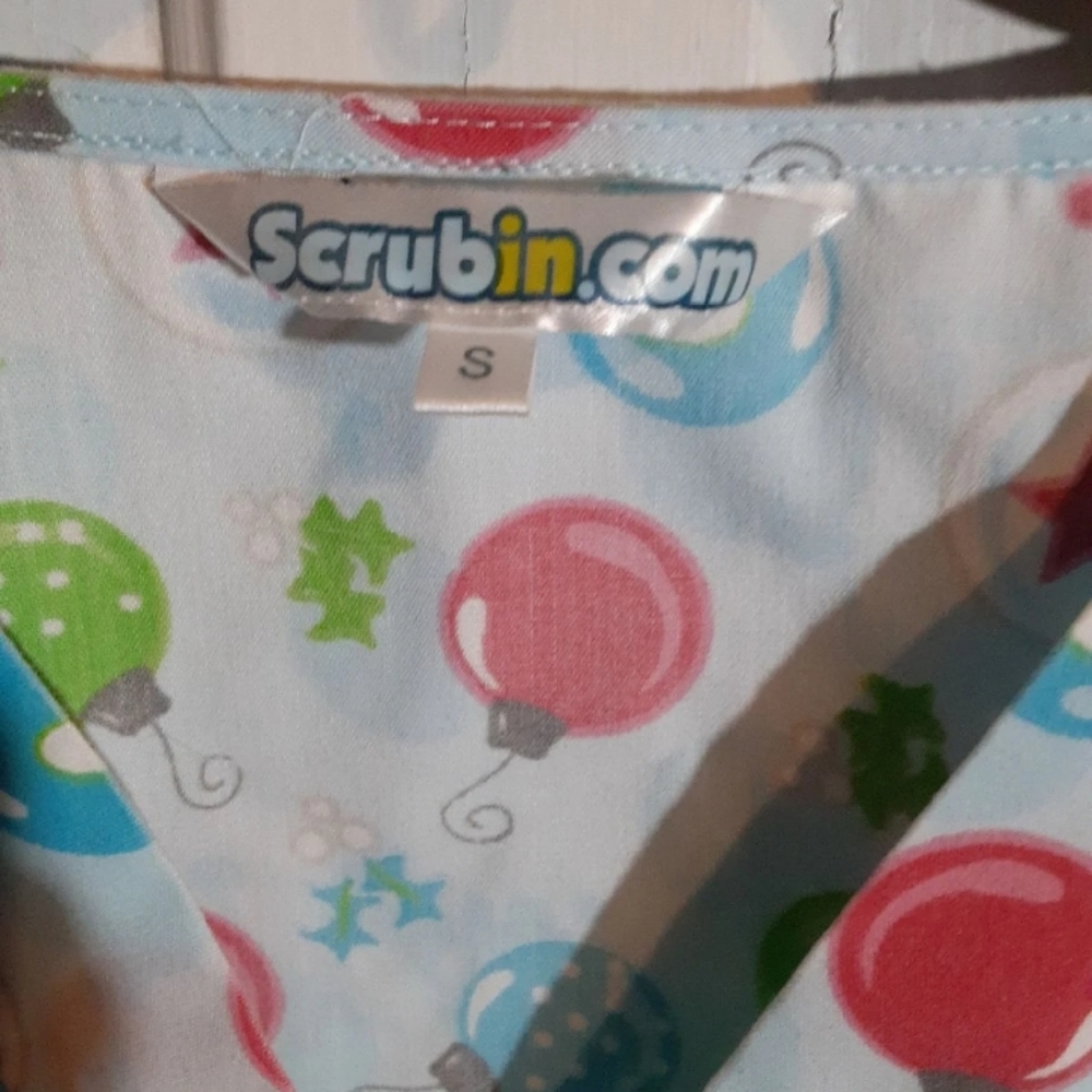 Scrub top - Picture 3 of 8